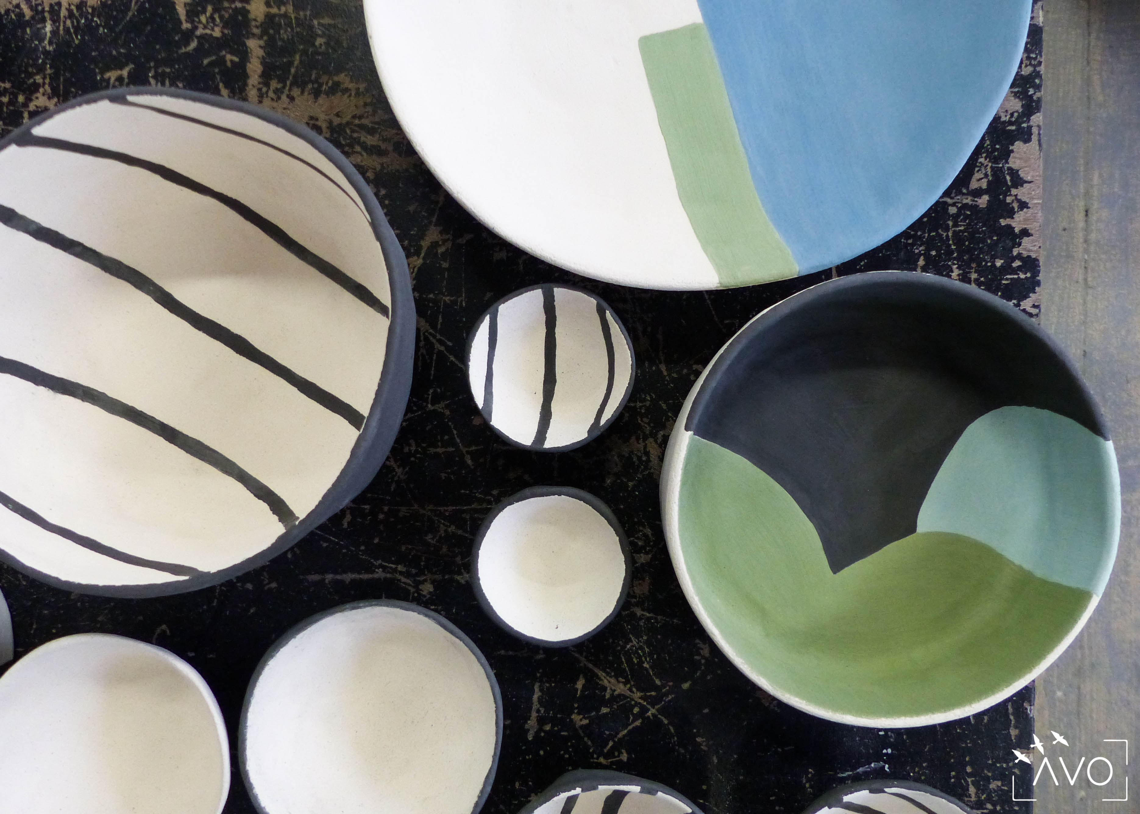 savoir-faire-ceramique-faience-decoration-bol-plat-creatrice-colore-email-terre-local-sabine-orlandini-atelier-rayures-vert