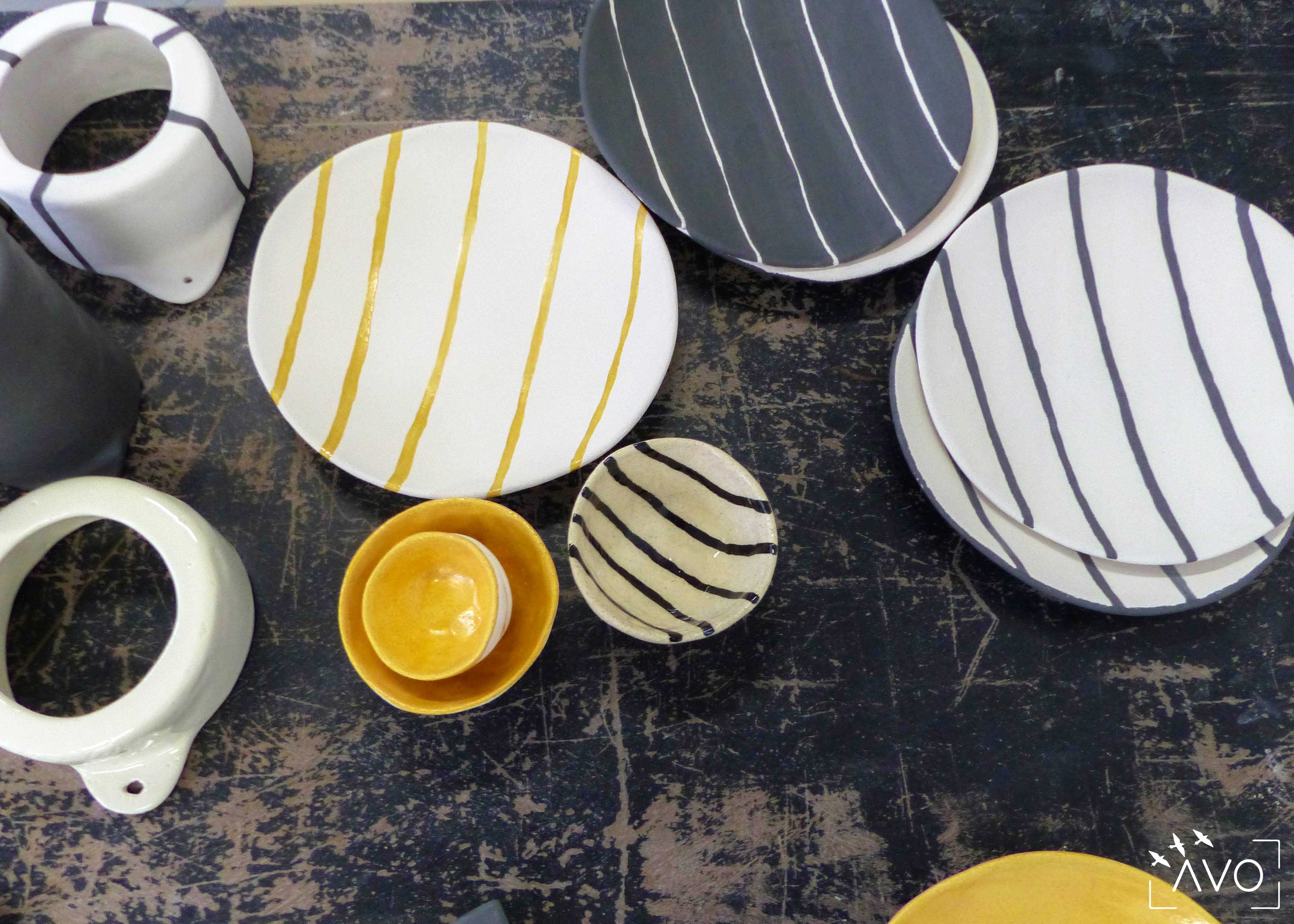 savoir-faire-ceramique-faience-decoration-bol-plat-creatrice-colore-email-terre-local-sabine-orlandini-atelier-rayures
